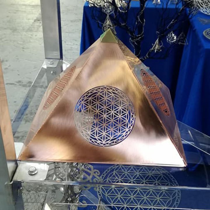 Piramide con Fiori della Vita